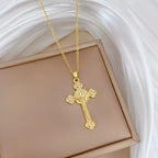 Collar elegante cruz