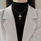Collar elegante cruz