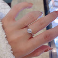 Anillo solitario clásico