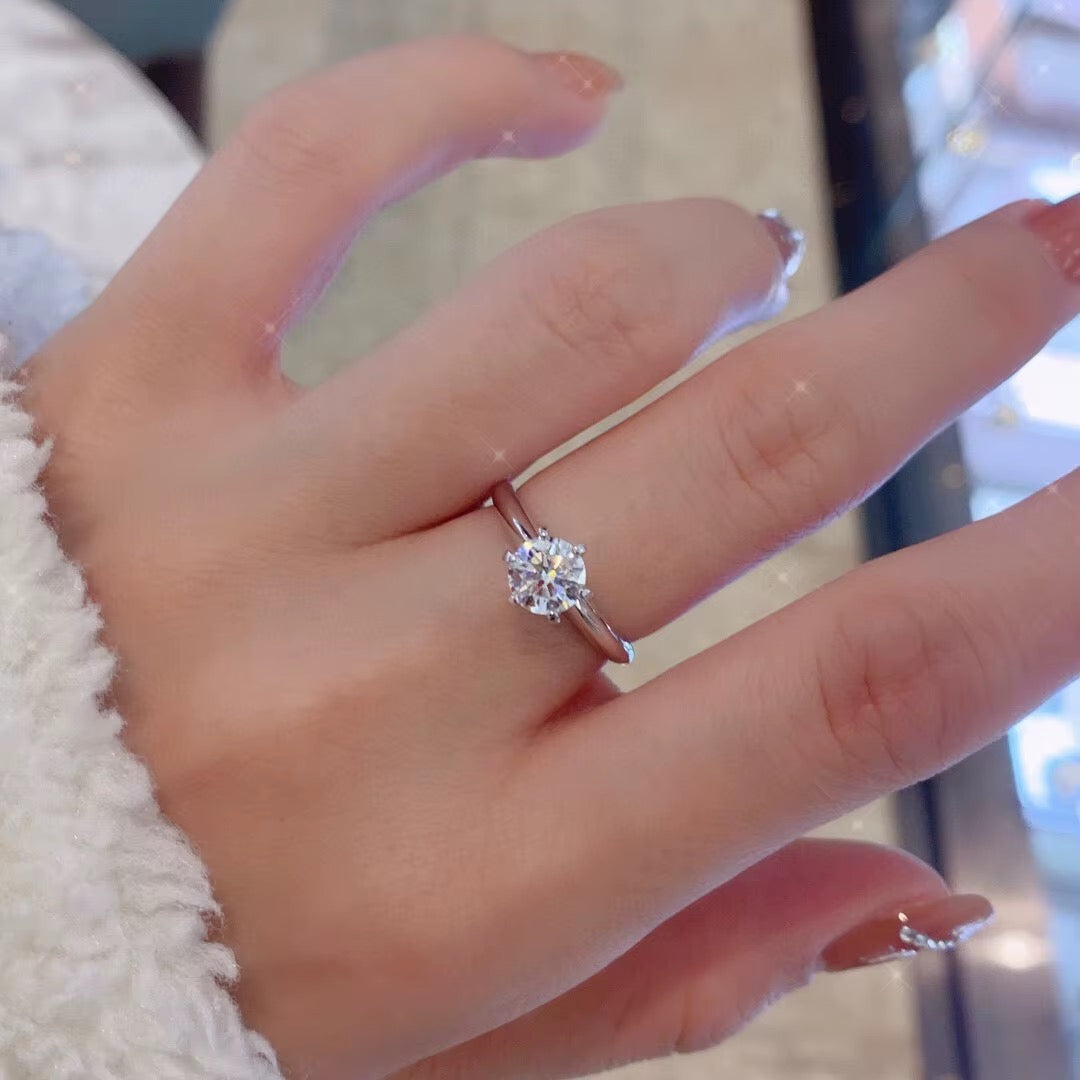 Anillo solitario clásico