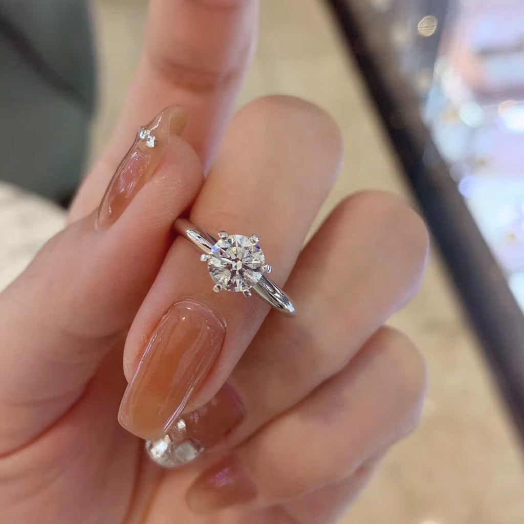 Anillo solitario clásico