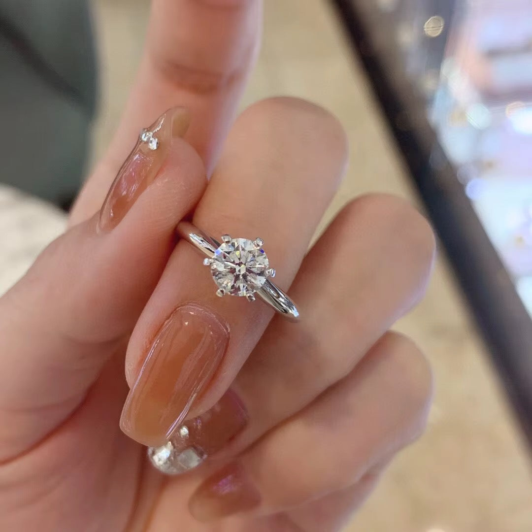 Anillo solitario clásico
